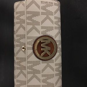Michael kors wallet